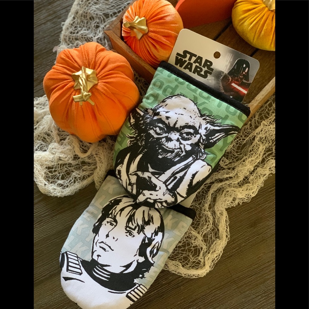 NWT Star Wars 2 pk mini mitts